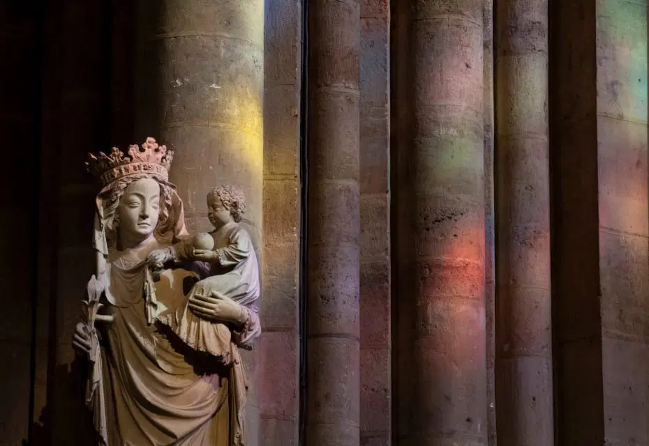 notre-dame-de-paris-lights